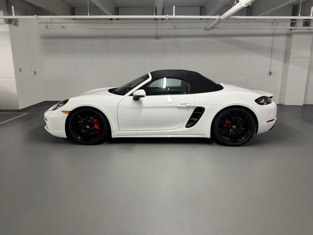 new 2024 Porsche 718 Boxster car