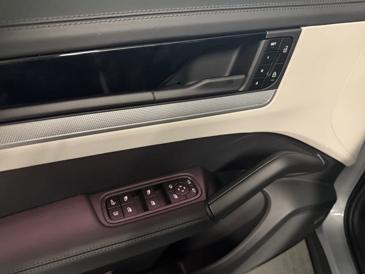 new 2025 Porsche Cayenne car