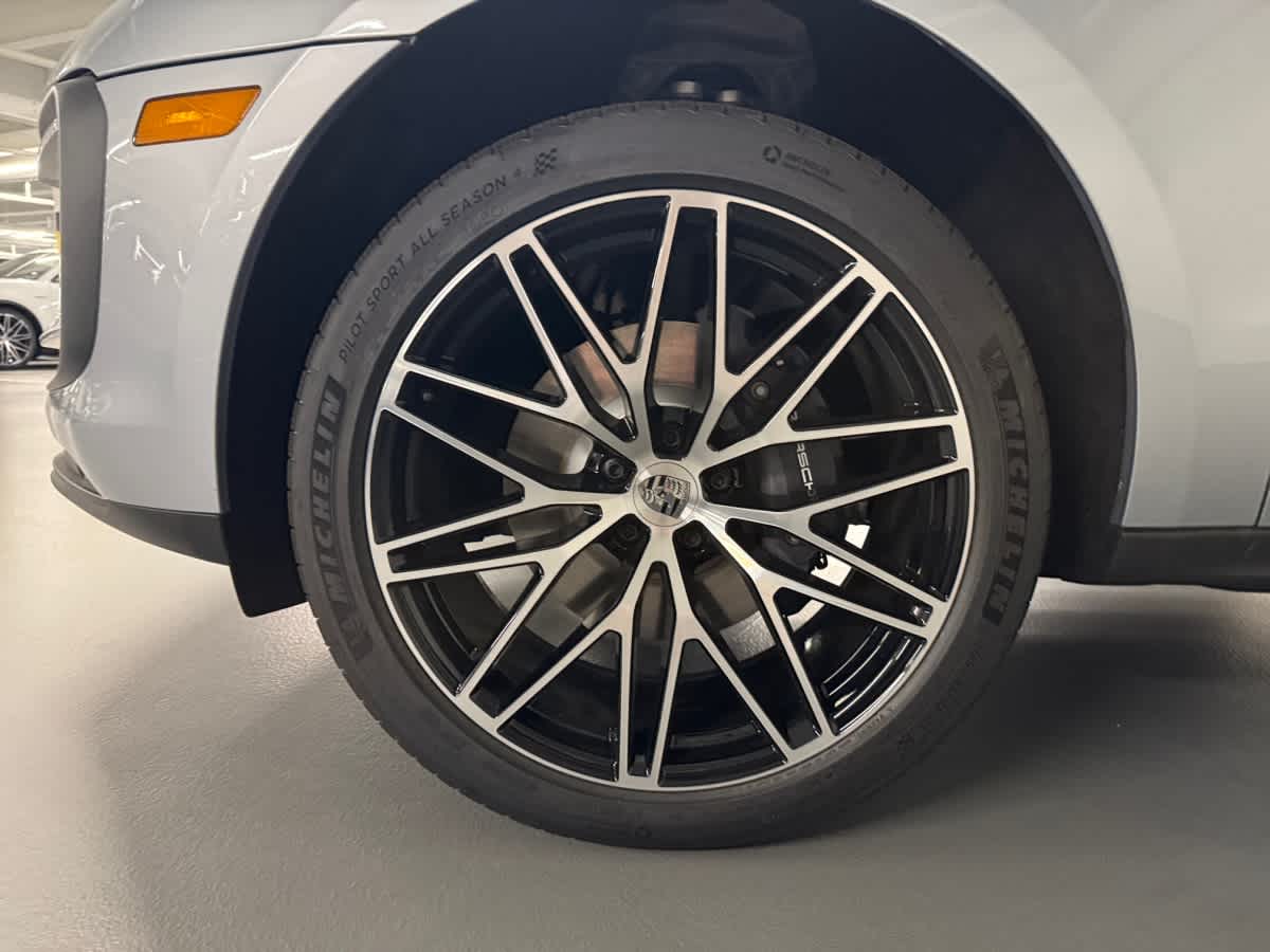 new 2025 Porsche Macan car