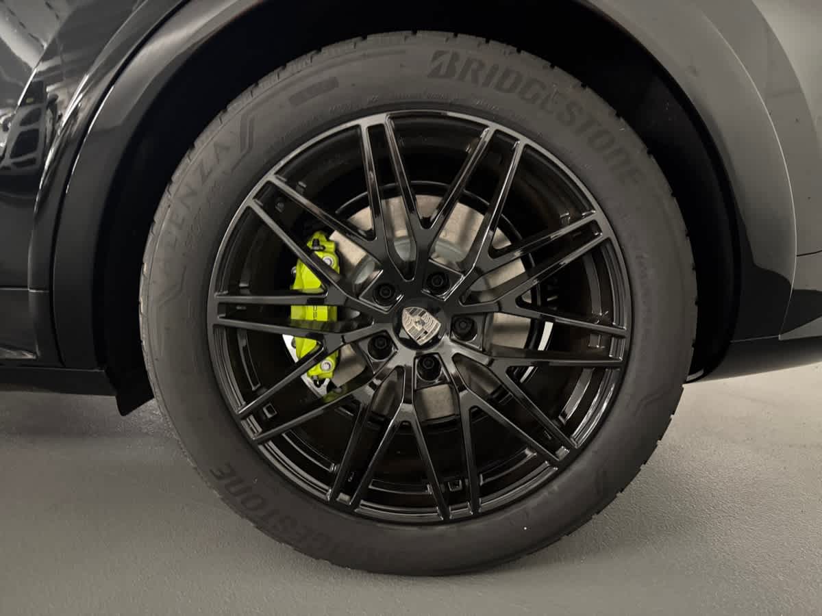 new 2025 Porsche Cayenne car