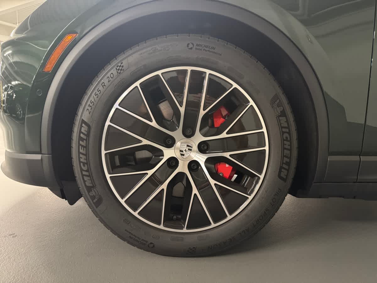 new 2025 Porsche Macan car