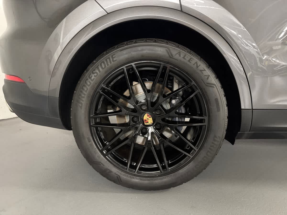 new 2025 Porsche Cayenne car
