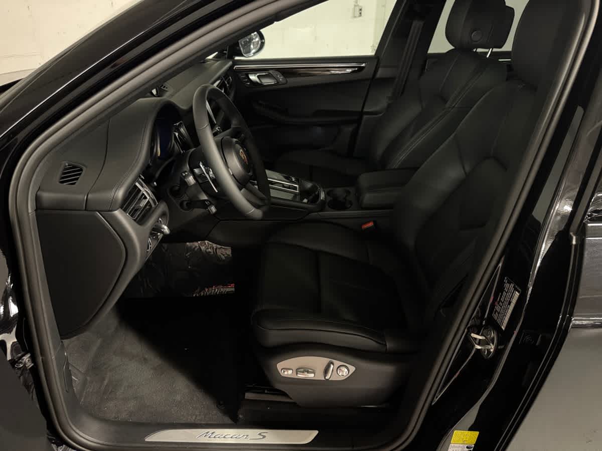 new 2025 Porsche Macan car