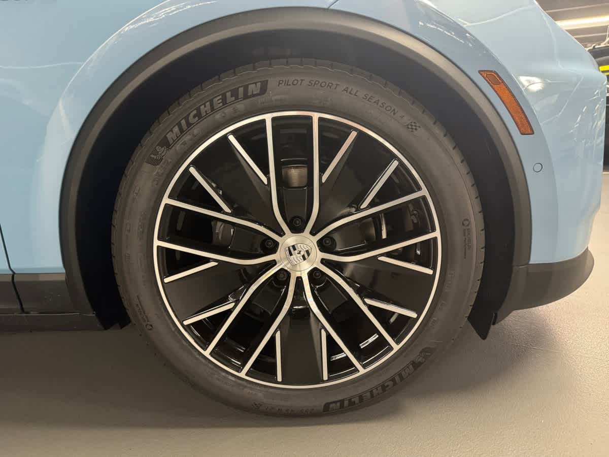 new 2025 Porsche Macan car
