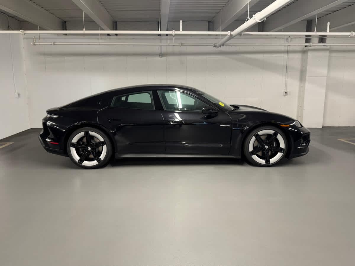 new 2025 Porsche Taycan car