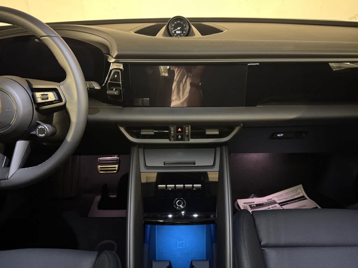 new 2025 Porsche Macan car