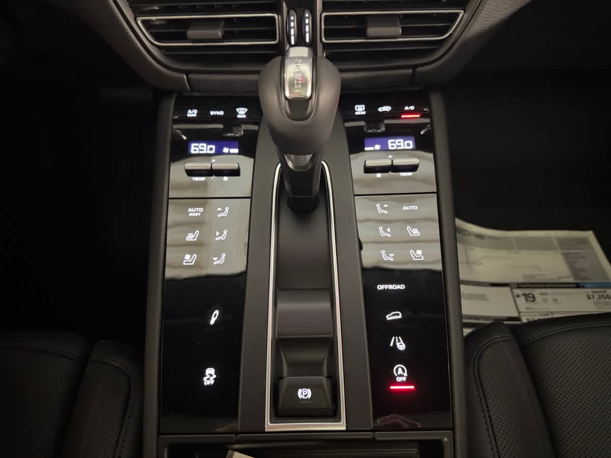 new 2025 Porsche Macan car