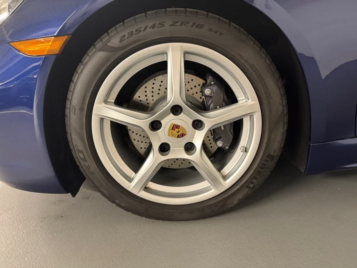 new 2024 Porsche 718 Boxster car