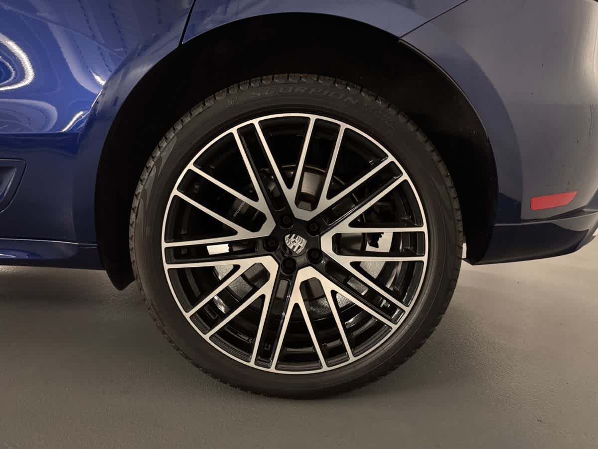 new 2025 Porsche Macan car