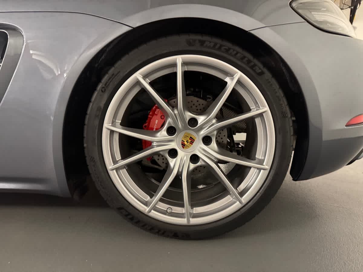 new 2025 Porsche 718 Cayman car