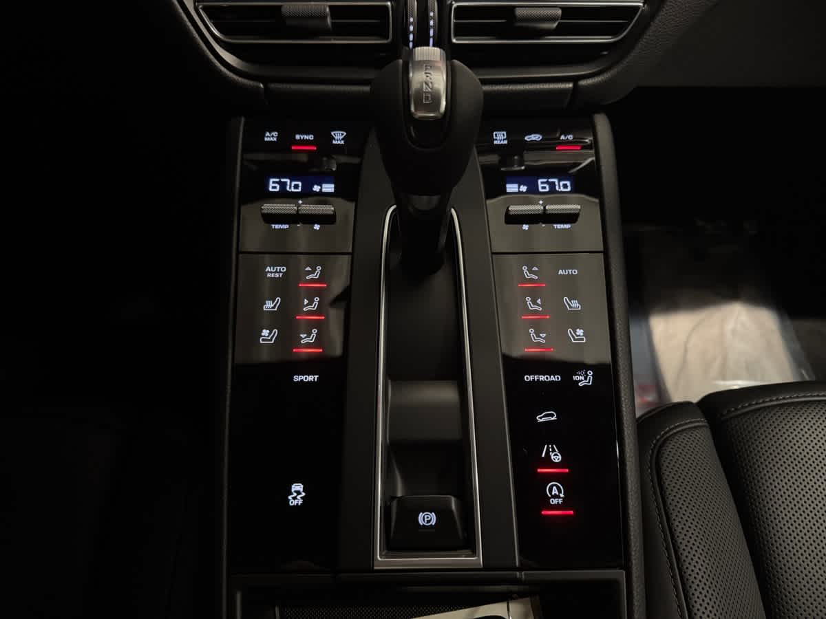 new 2025 Porsche Macan car
