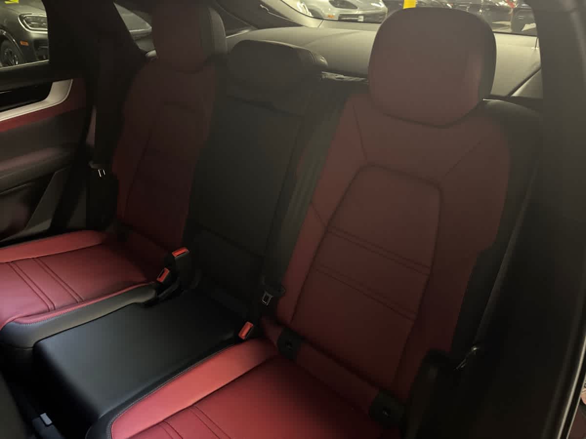 new 2025 Porsche Cayenne car