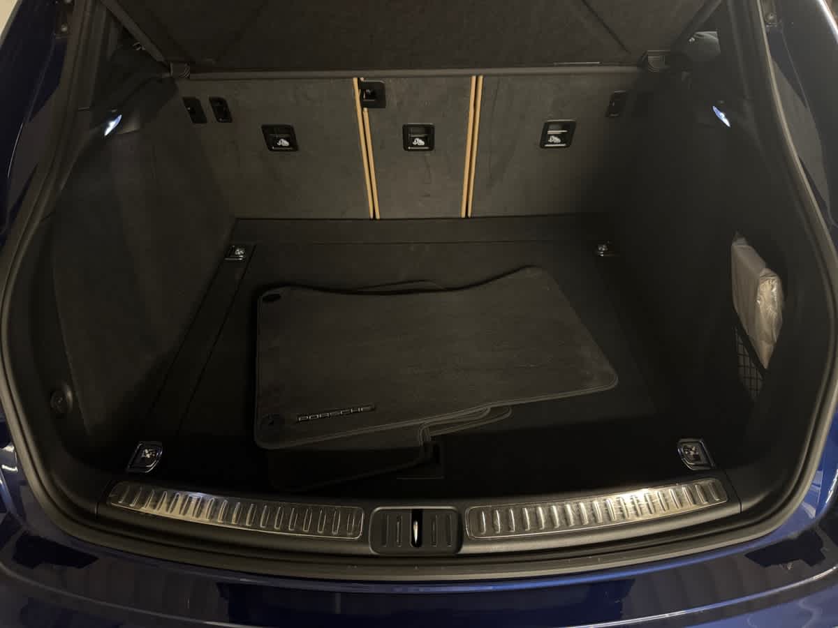 new 2025 Porsche Macan car