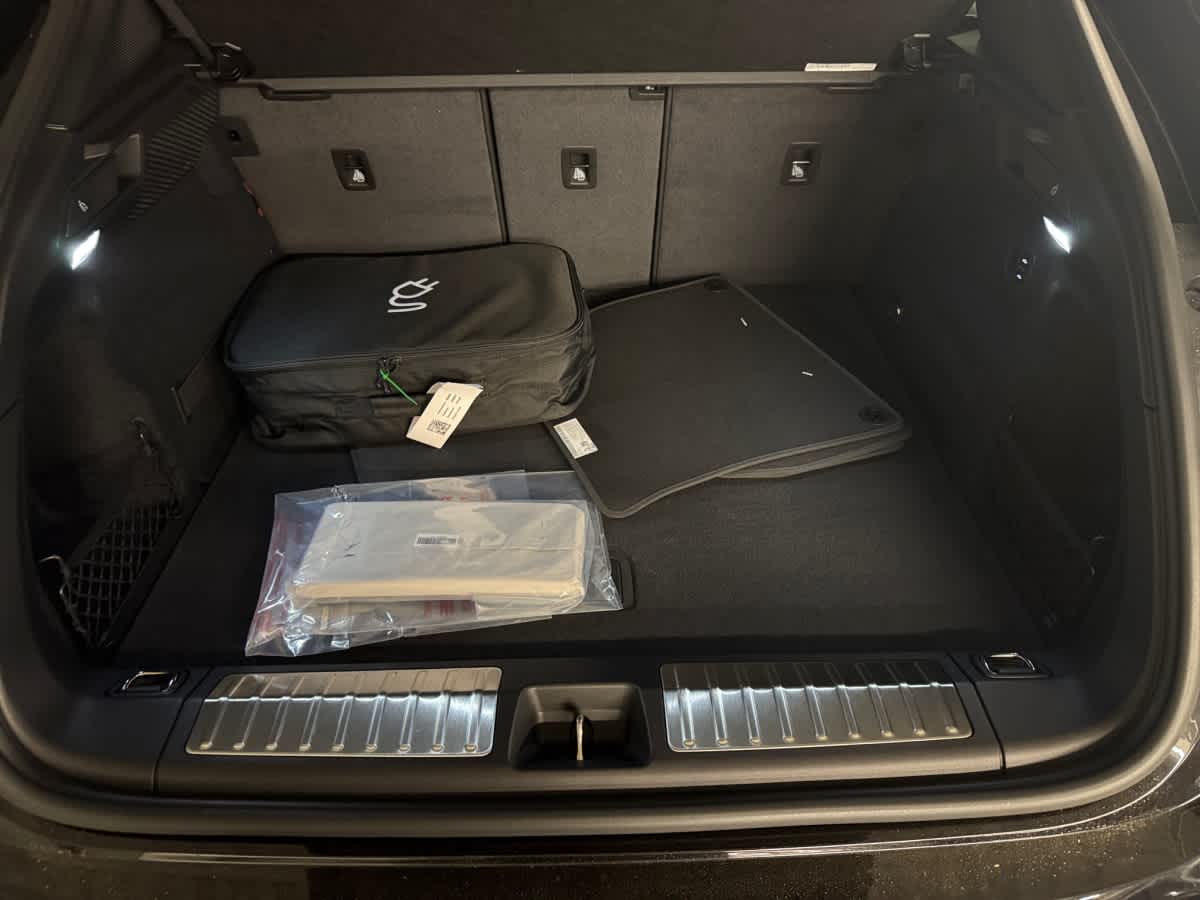 new 2025 Porsche Macan car
