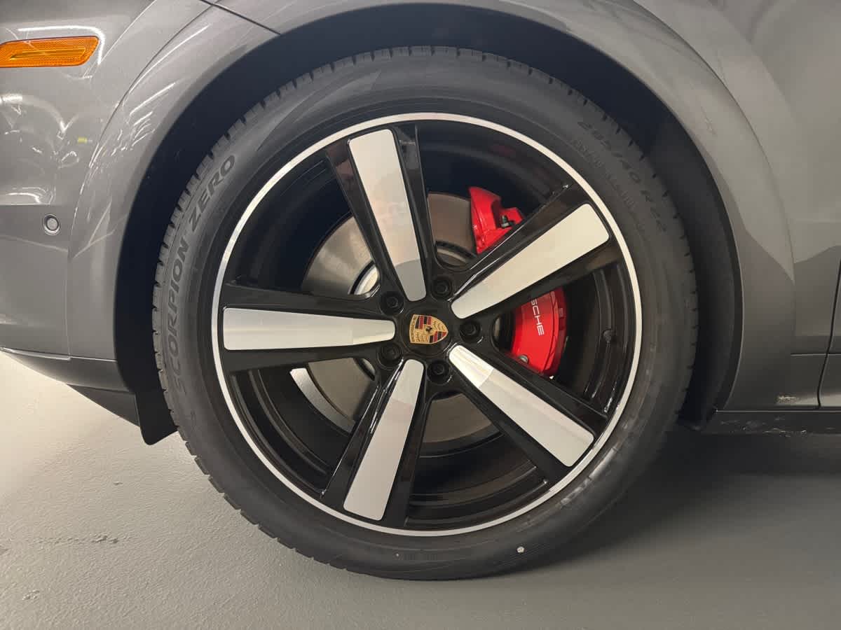 new 2025 Porsche Cayenne car
