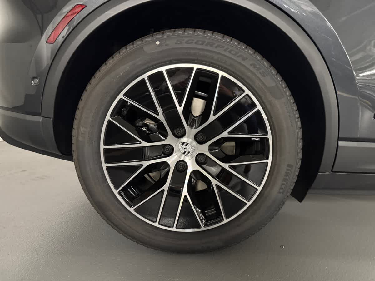 new 2025 Porsche Macan car