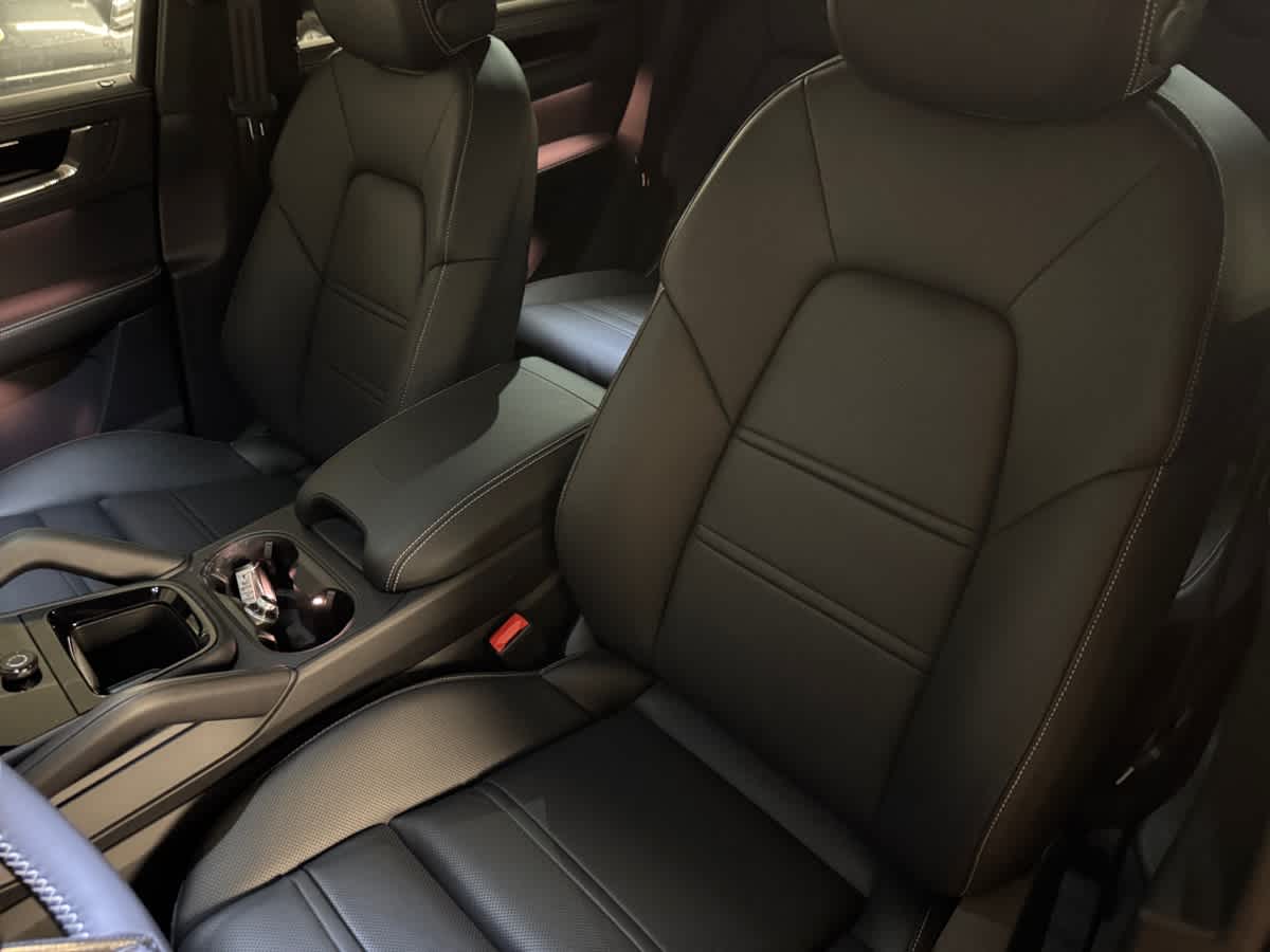 new 2025 Porsche Cayenne car