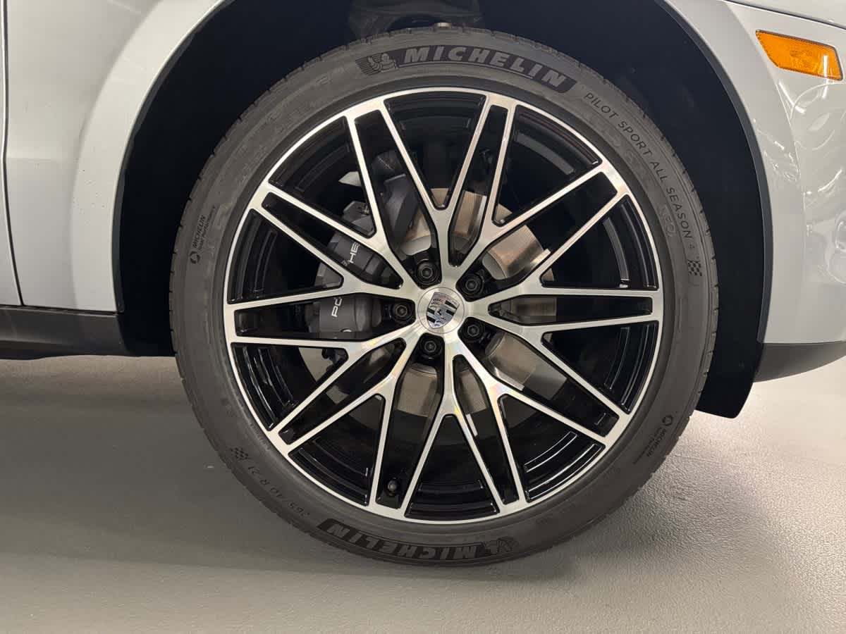 new 2025 Porsche Macan car