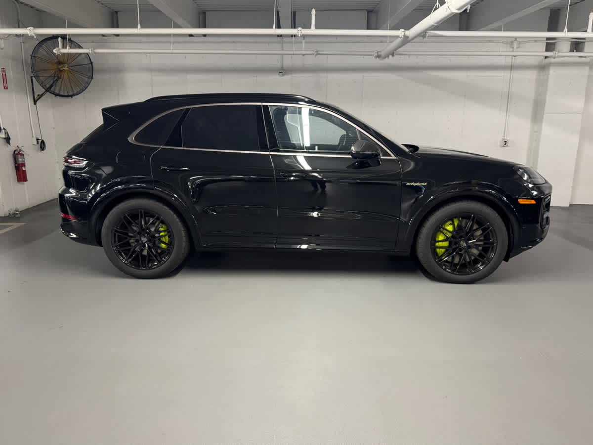 new 2025 Porsche Cayenne car