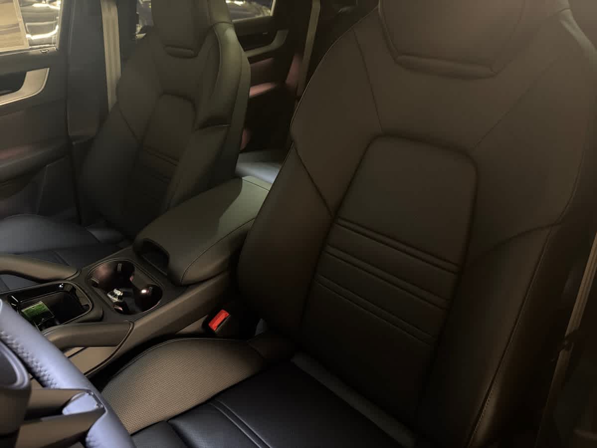 new 2025 Porsche Cayenne car