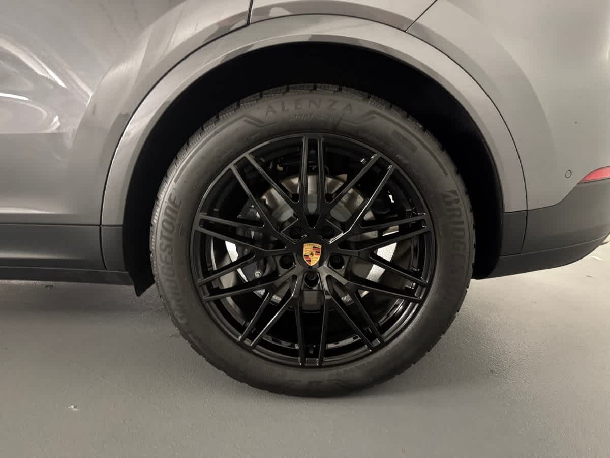 new 2025 Porsche Cayenne car