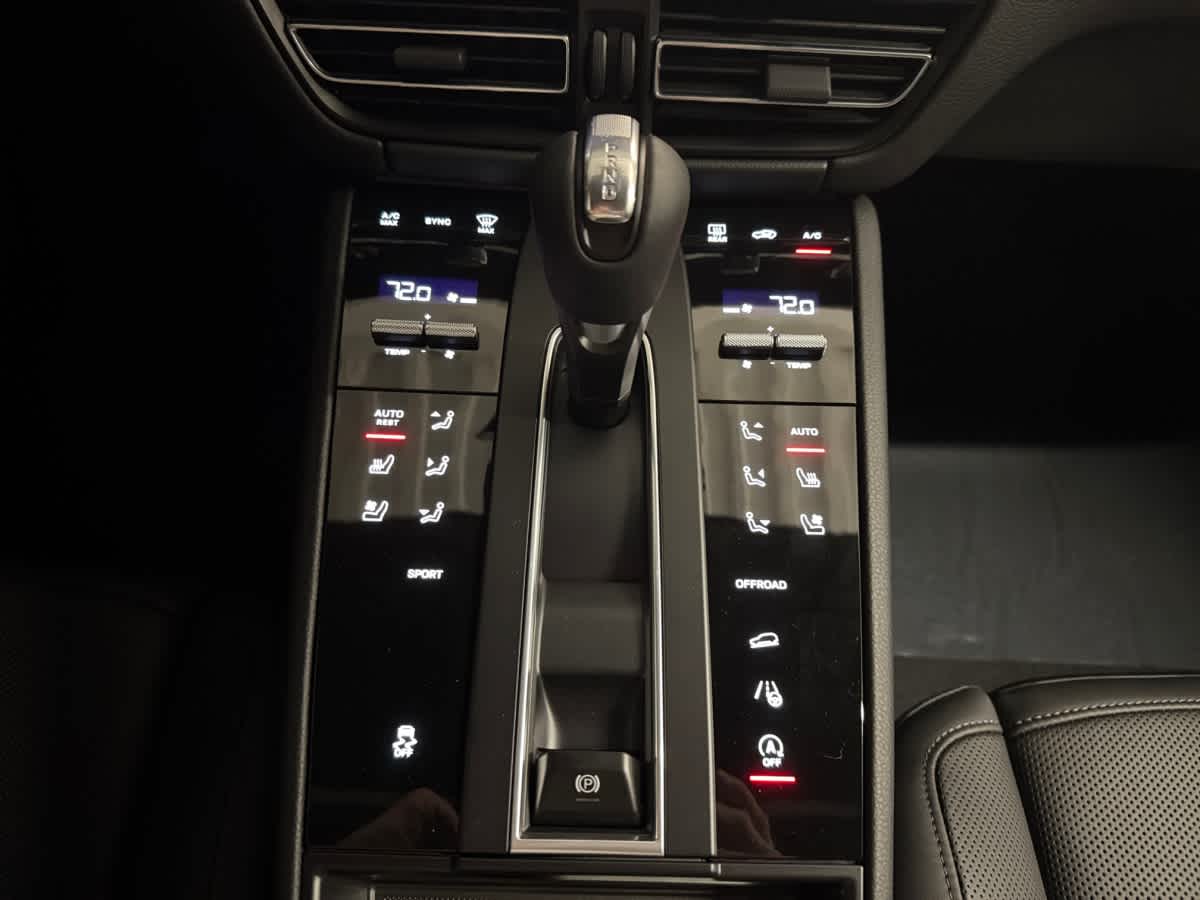 new 2025 Porsche Macan car