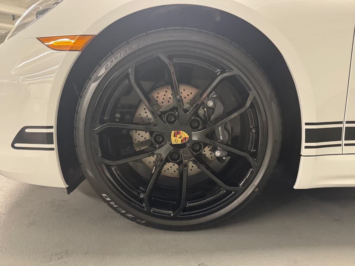 new 2025 Porsche 718 Cayman car