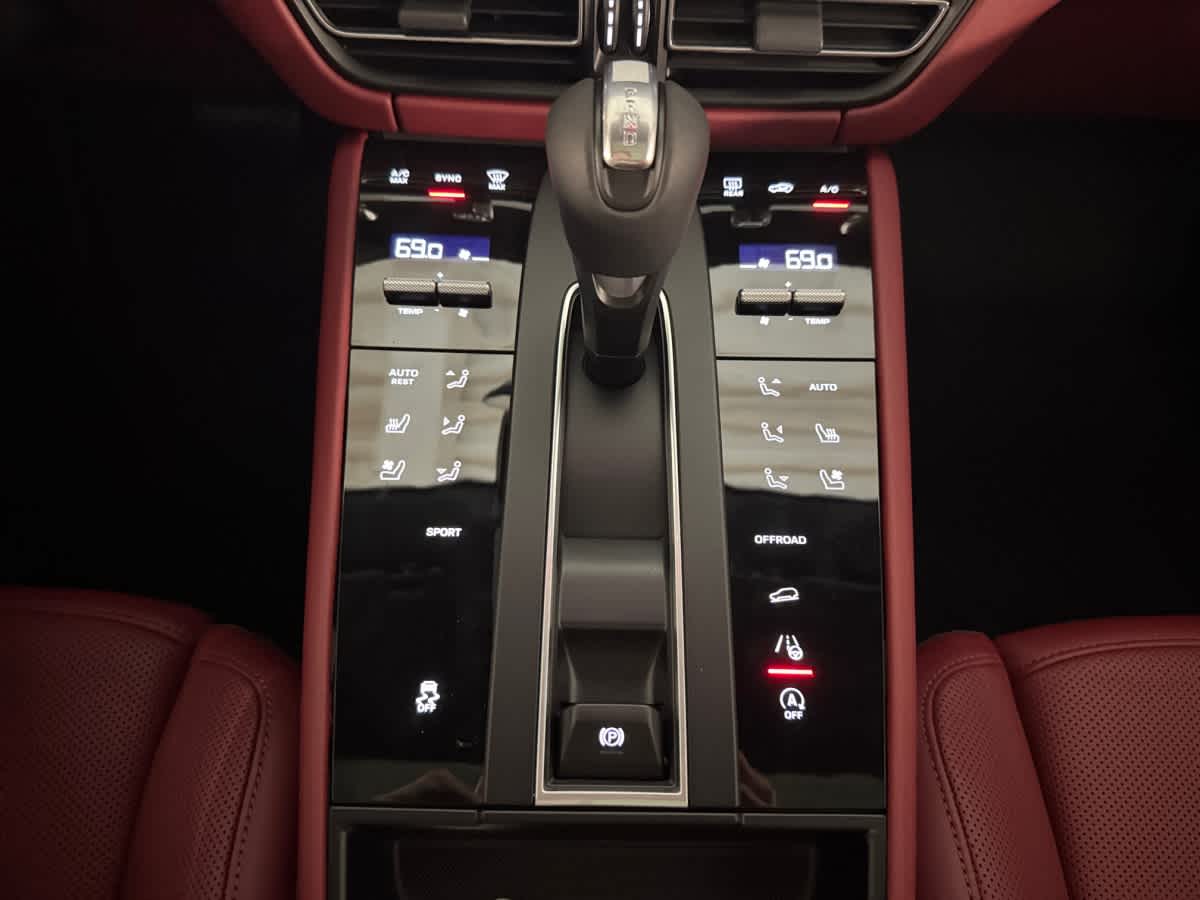 new 2025 Porsche Macan car