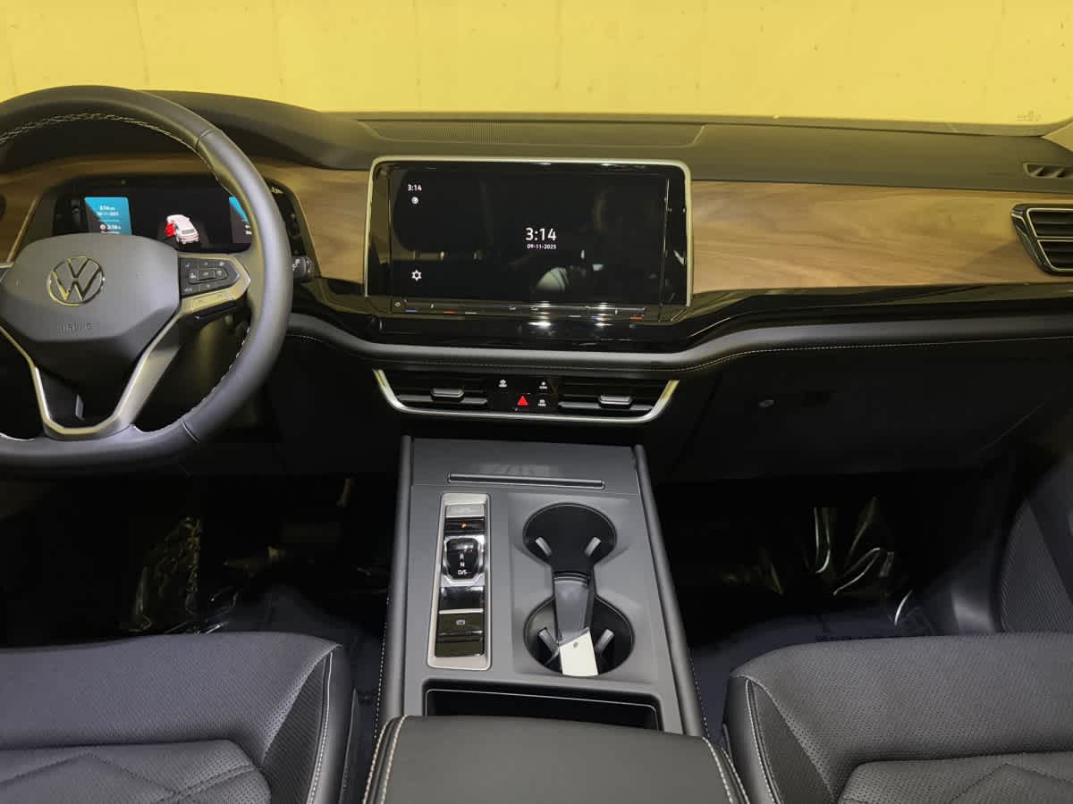 used 2024 Volkswagen Atlas car, priced at $35,497