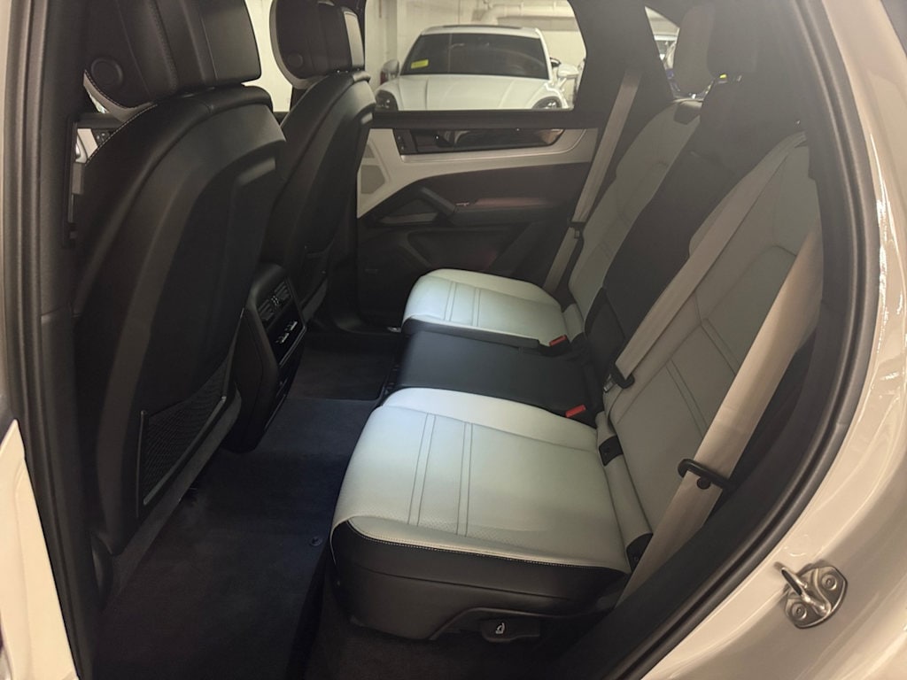 used 2025 Porsche Cayenne S E-Hybrid car