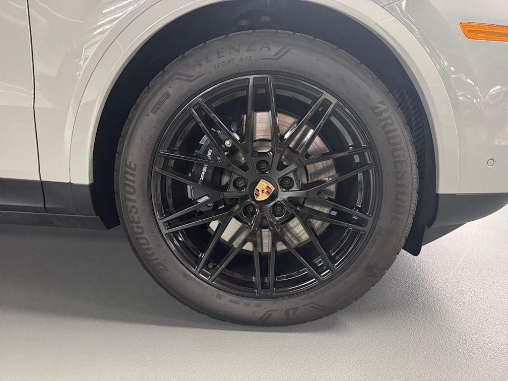 used 2025 Porsche Cayenne S E-Hybrid car