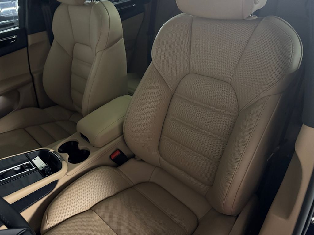 used 2025 Porsche Macan car