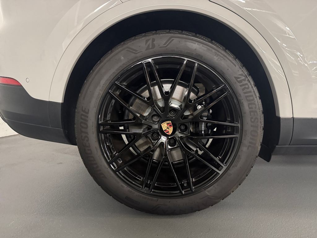used 2025 Porsche Cayenne S E-Hybrid car