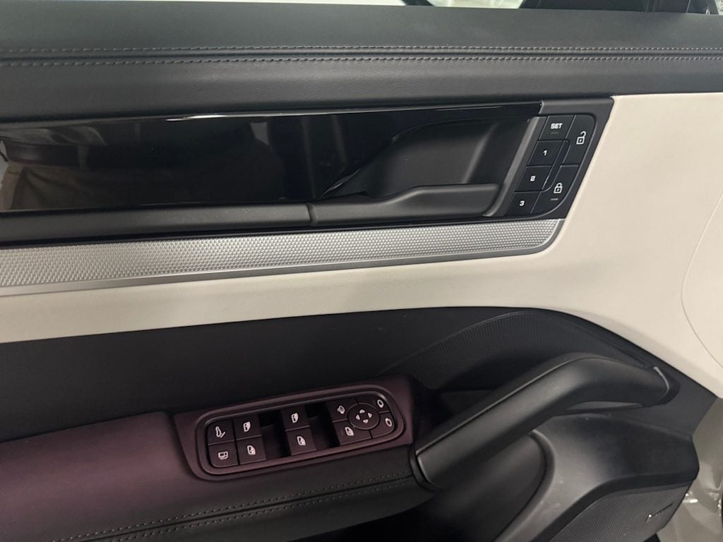 used 2025 Porsche Cayenne S E-Hybrid car