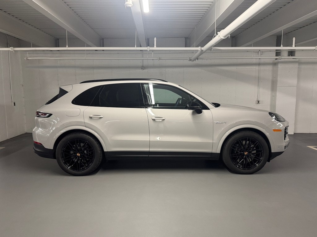 used 2025 Porsche Cayenne S E-Hybrid car