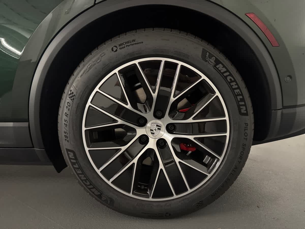 new 2025 Porsche Macan car