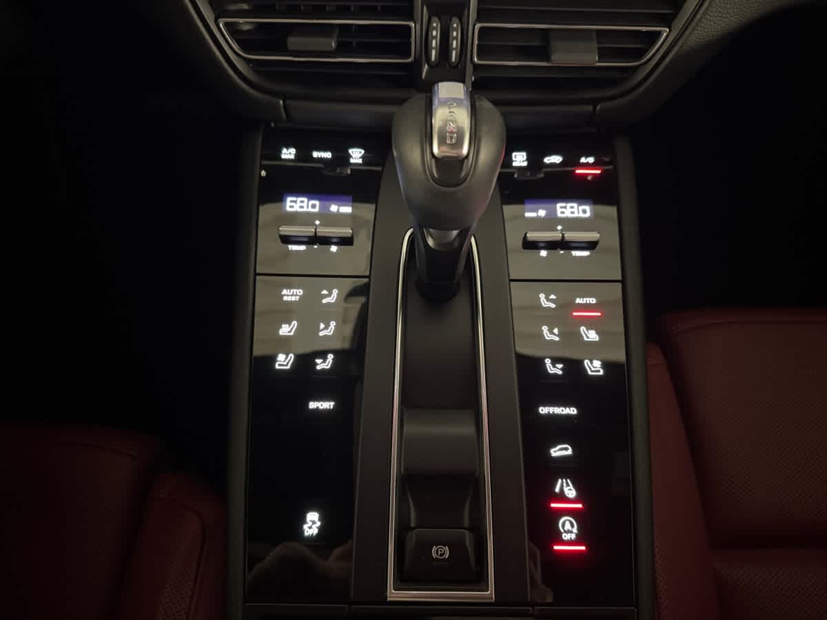 new 2025 Porsche Macan car