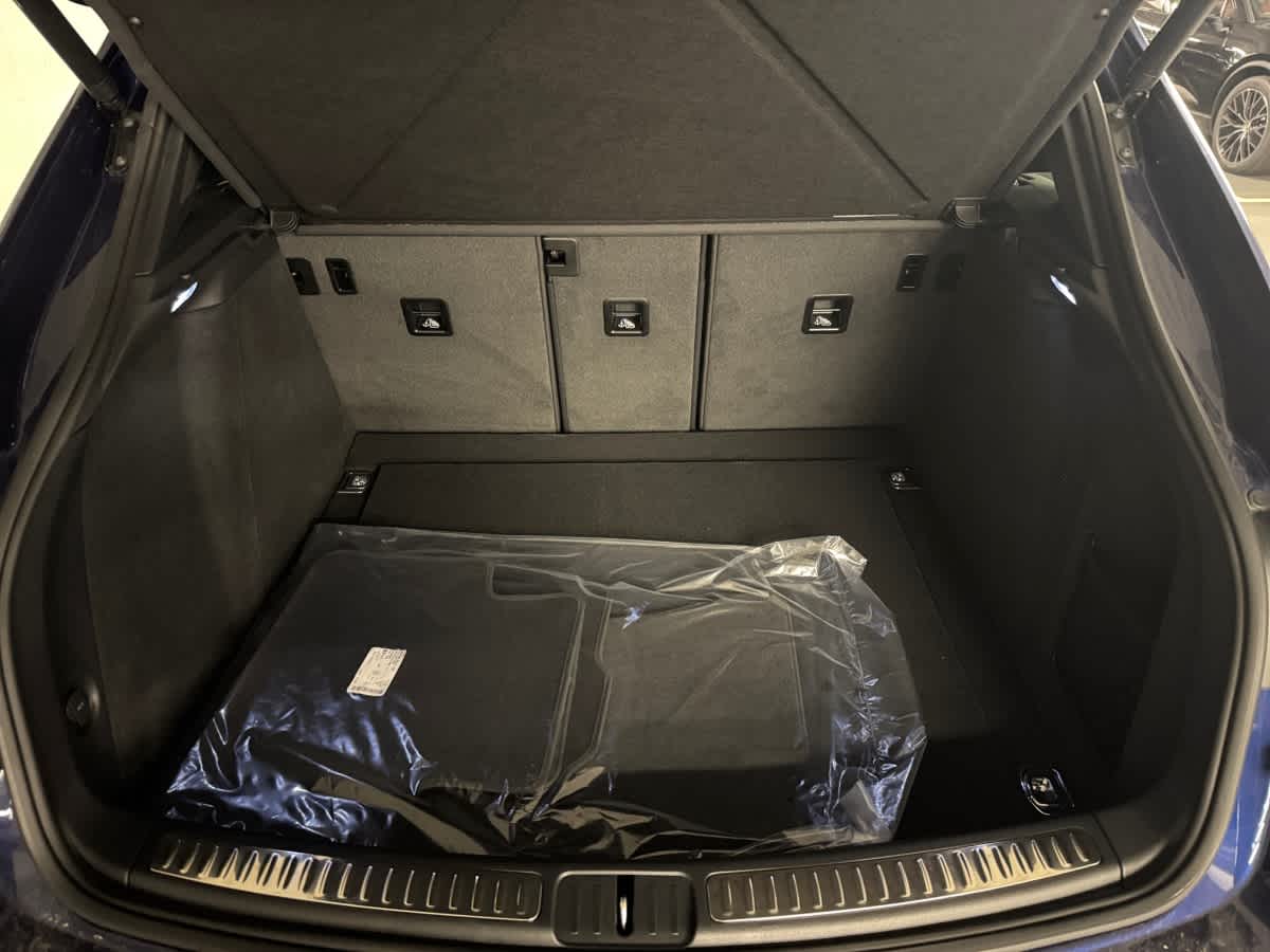 new 2025 Porsche Macan car