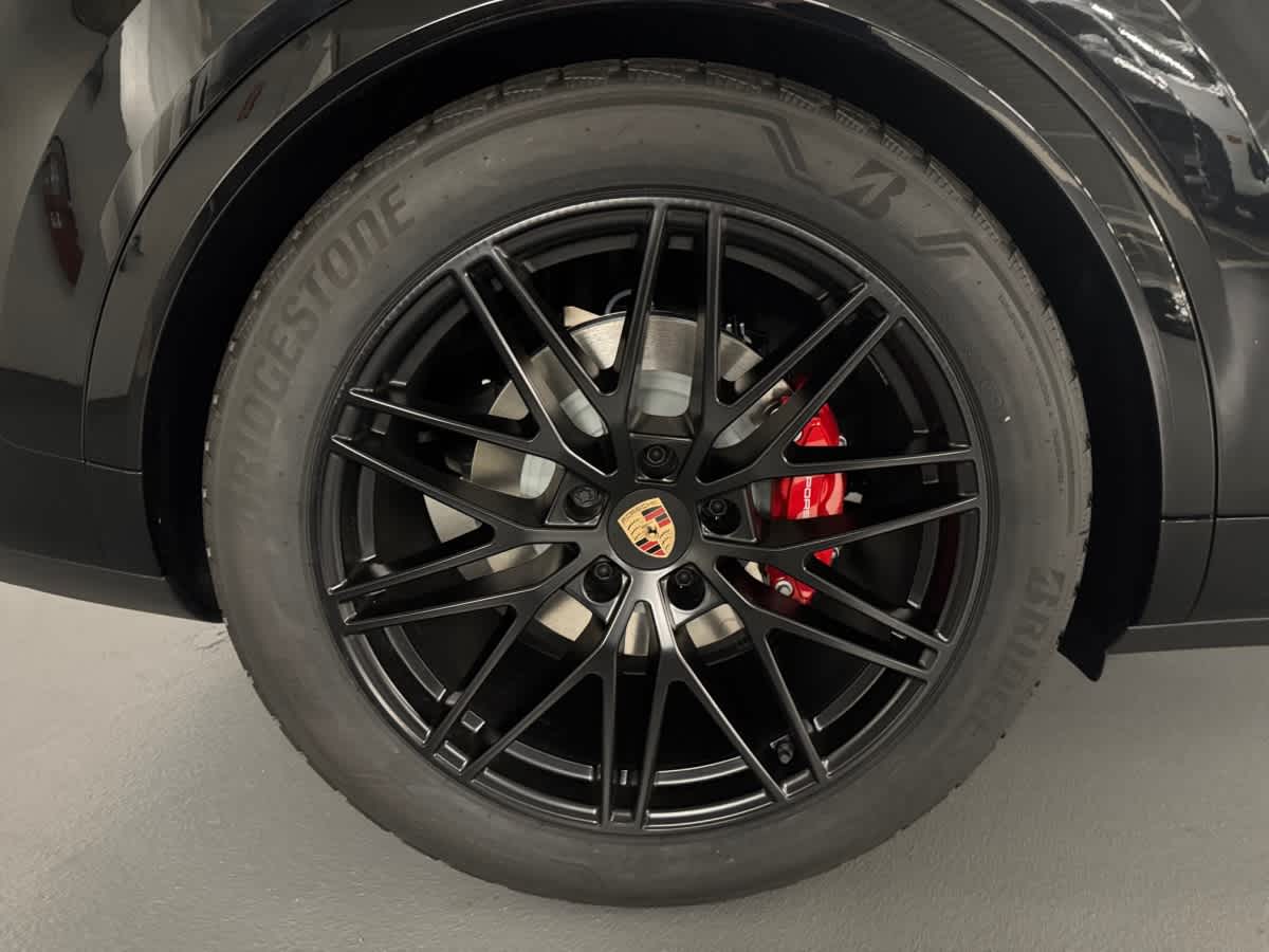 new 2025 Porsche Cayenne car