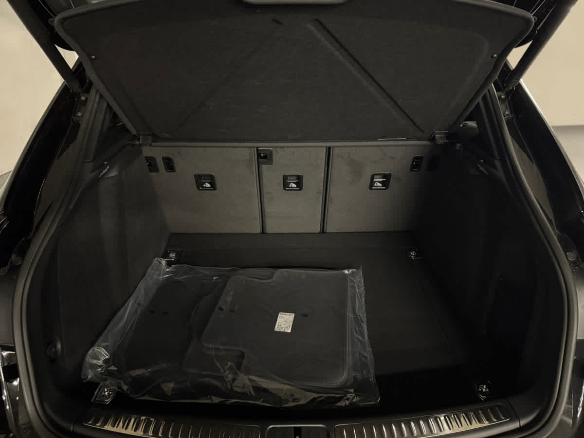 new 2025 Porsche Macan car