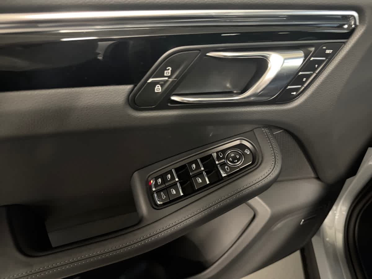 new 2025 Porsche Macan car