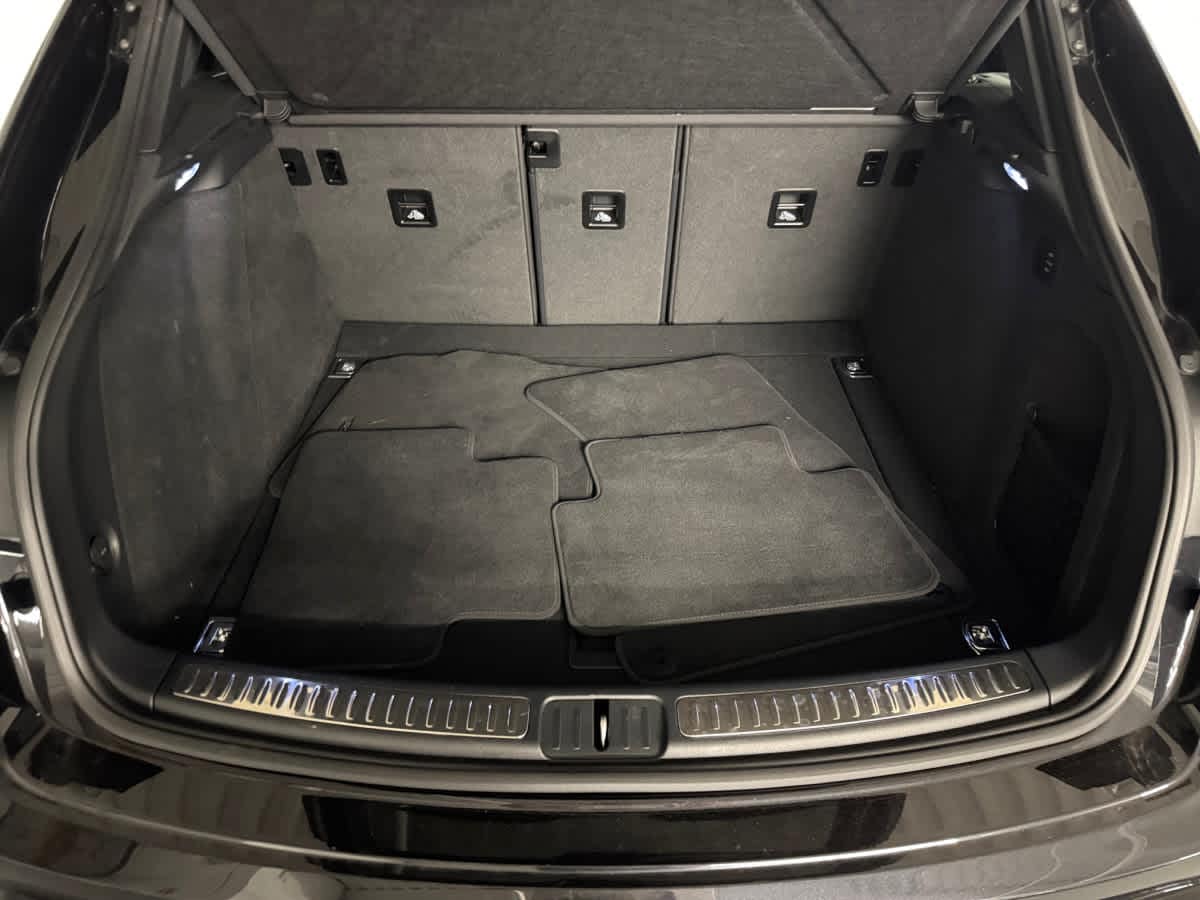 new 2025 Porsche Macan car