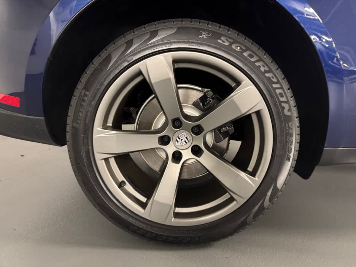 new 2025 Porsche Macan car