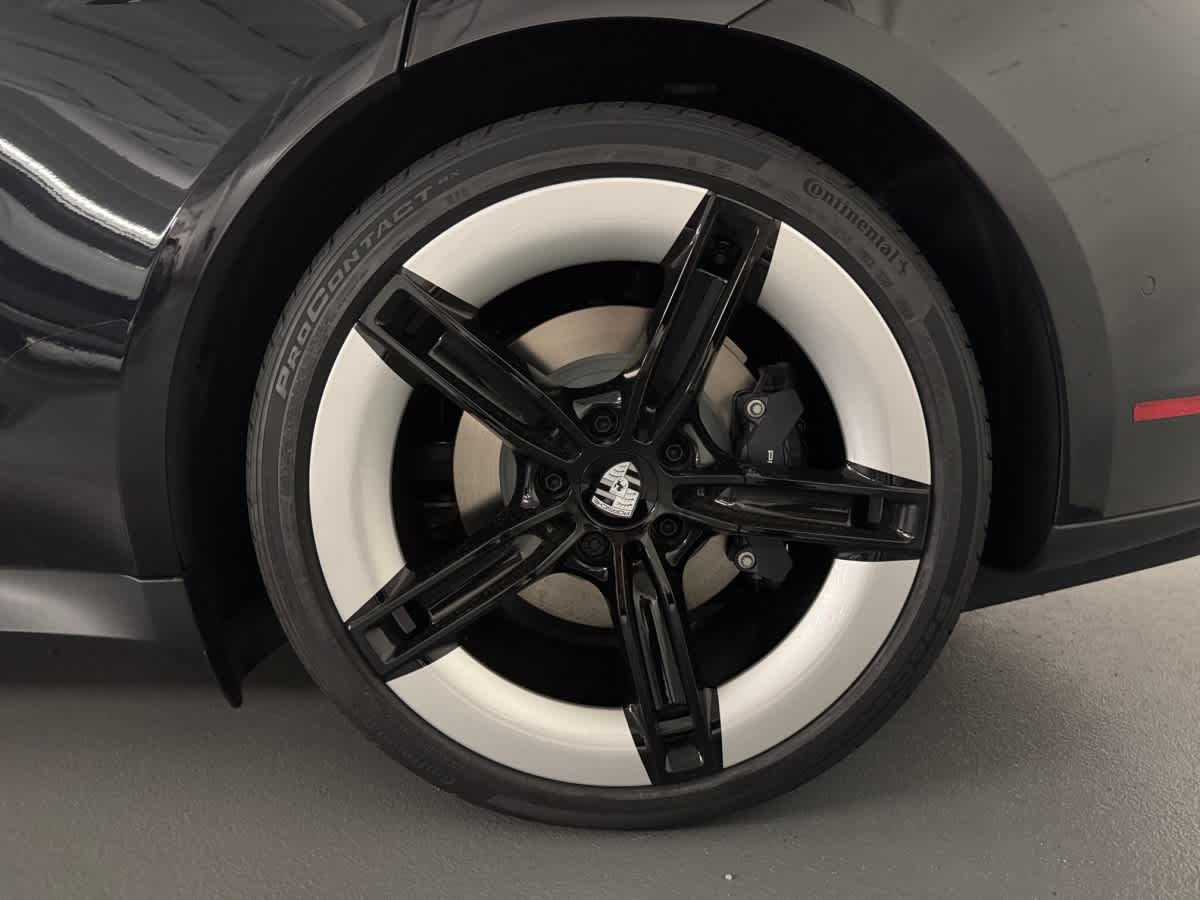new 2025 Porsche Taycan car