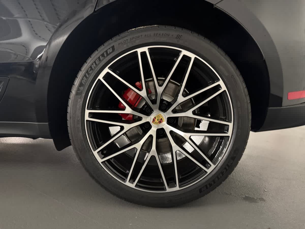 new 2025 Porsche Macan car