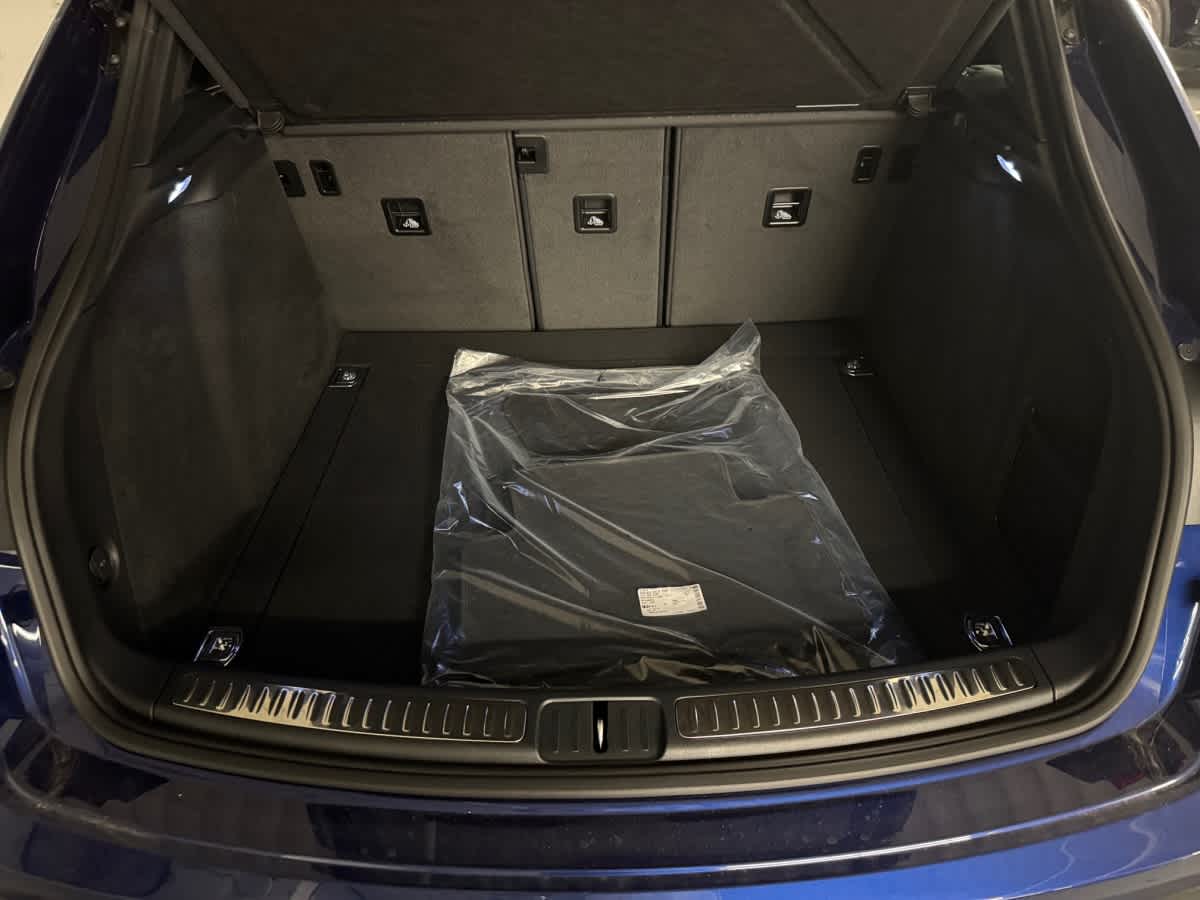 new 2025 Porsche Macan car