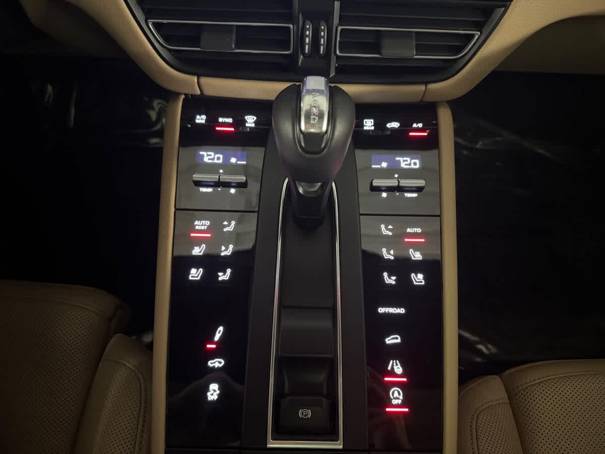 new 2025 Porsche Macan car