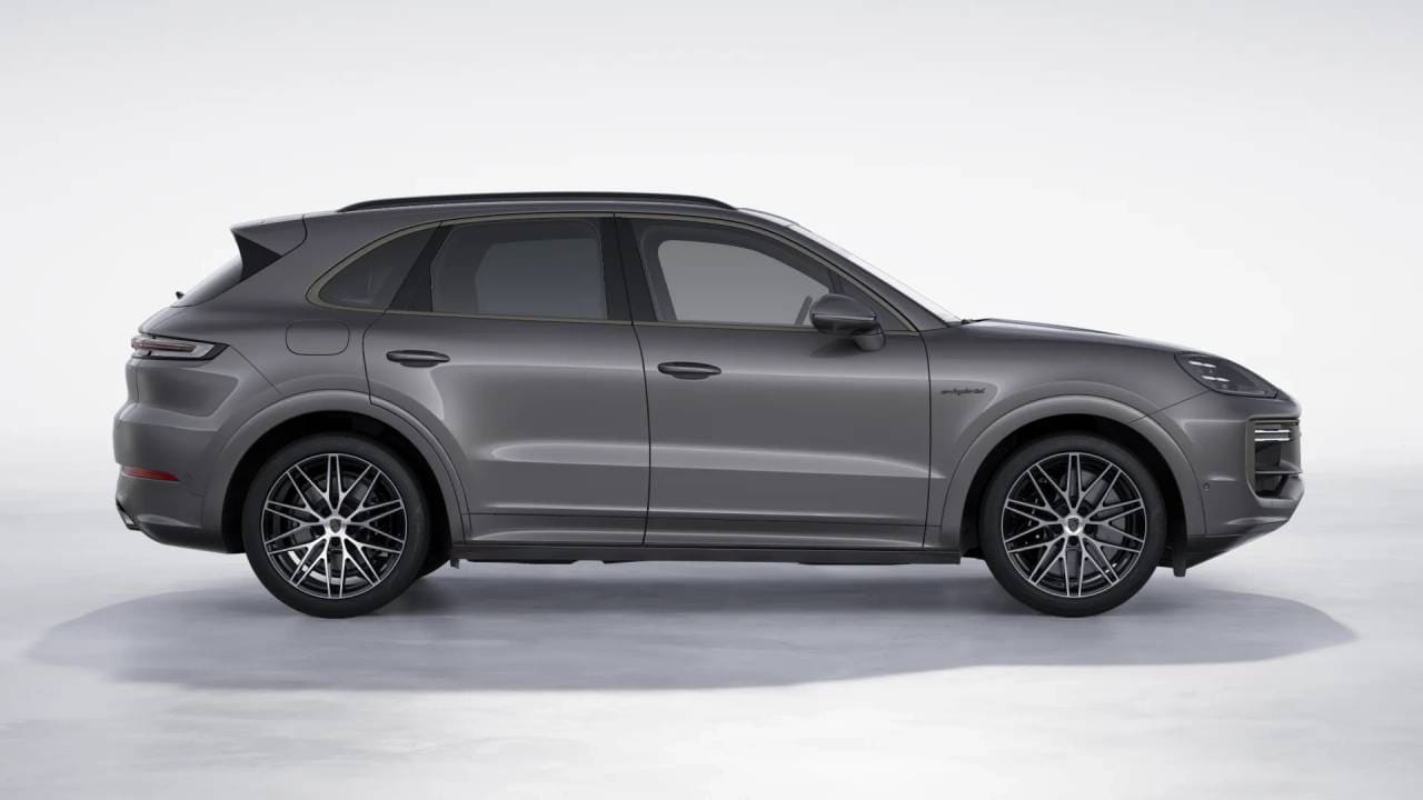 new 2026 Porsche Cayenne Turbo E-Hybrid car