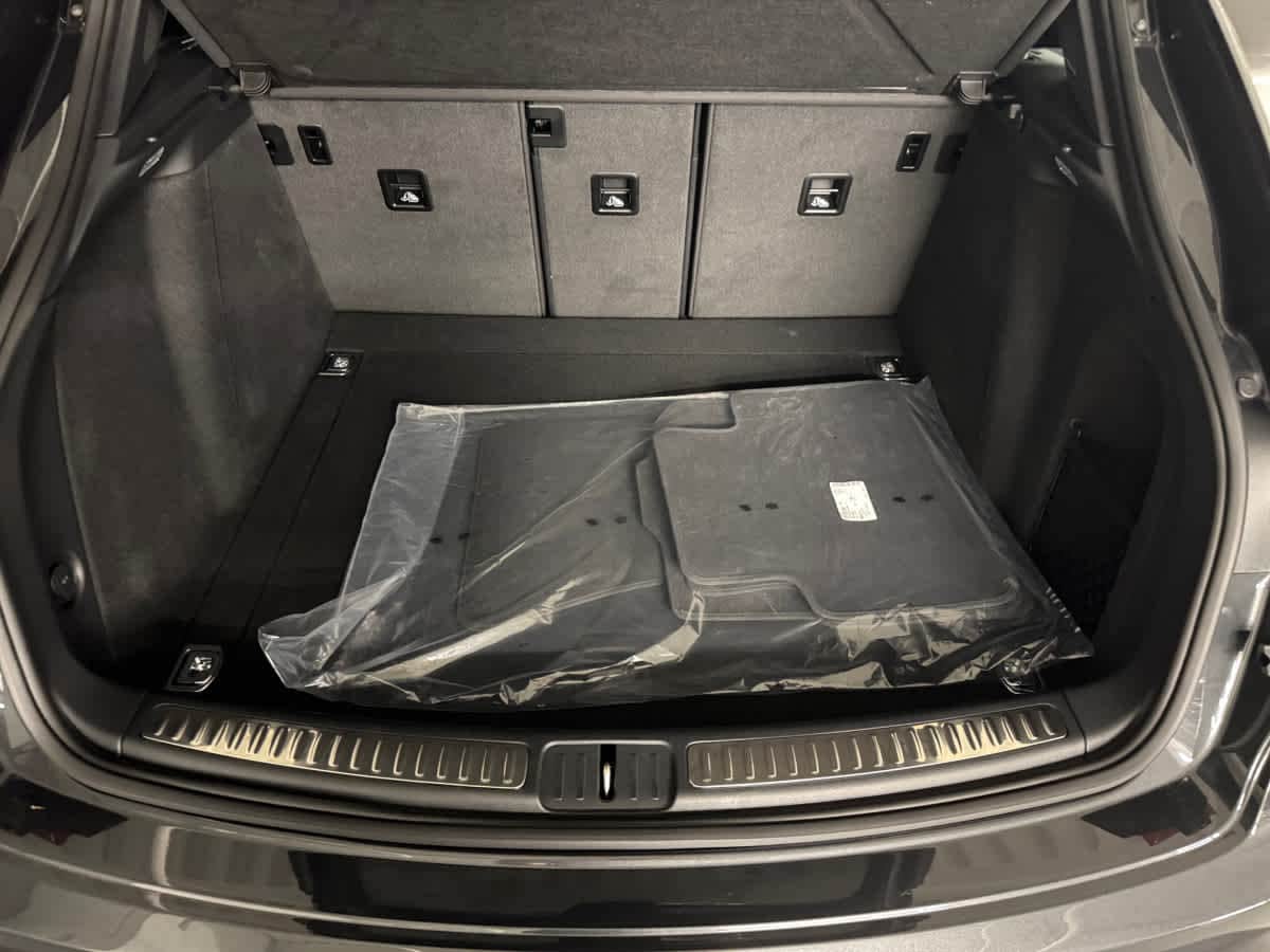 new 2025 Porsche Macan car