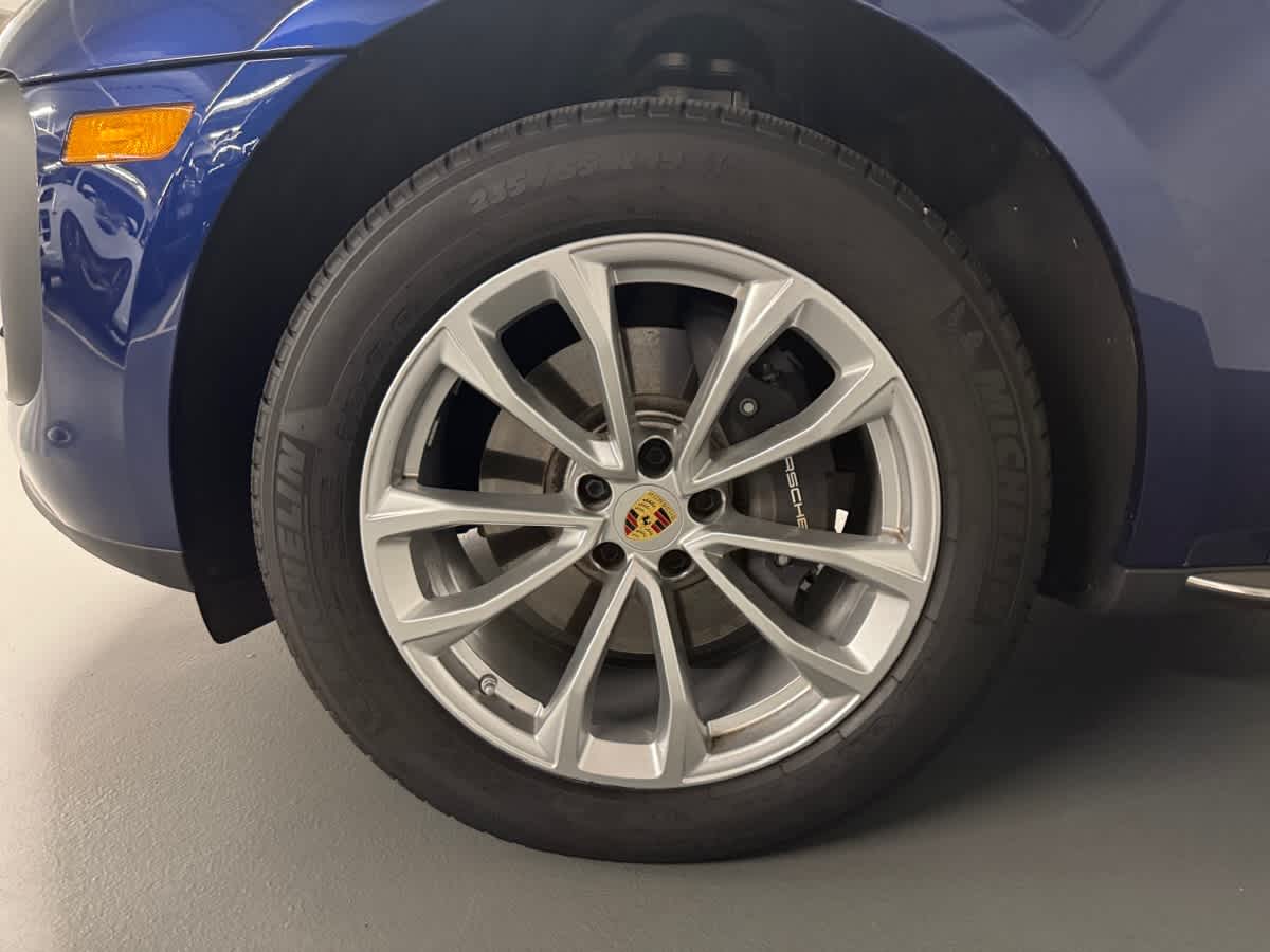 new 2025 Porsche Macan car